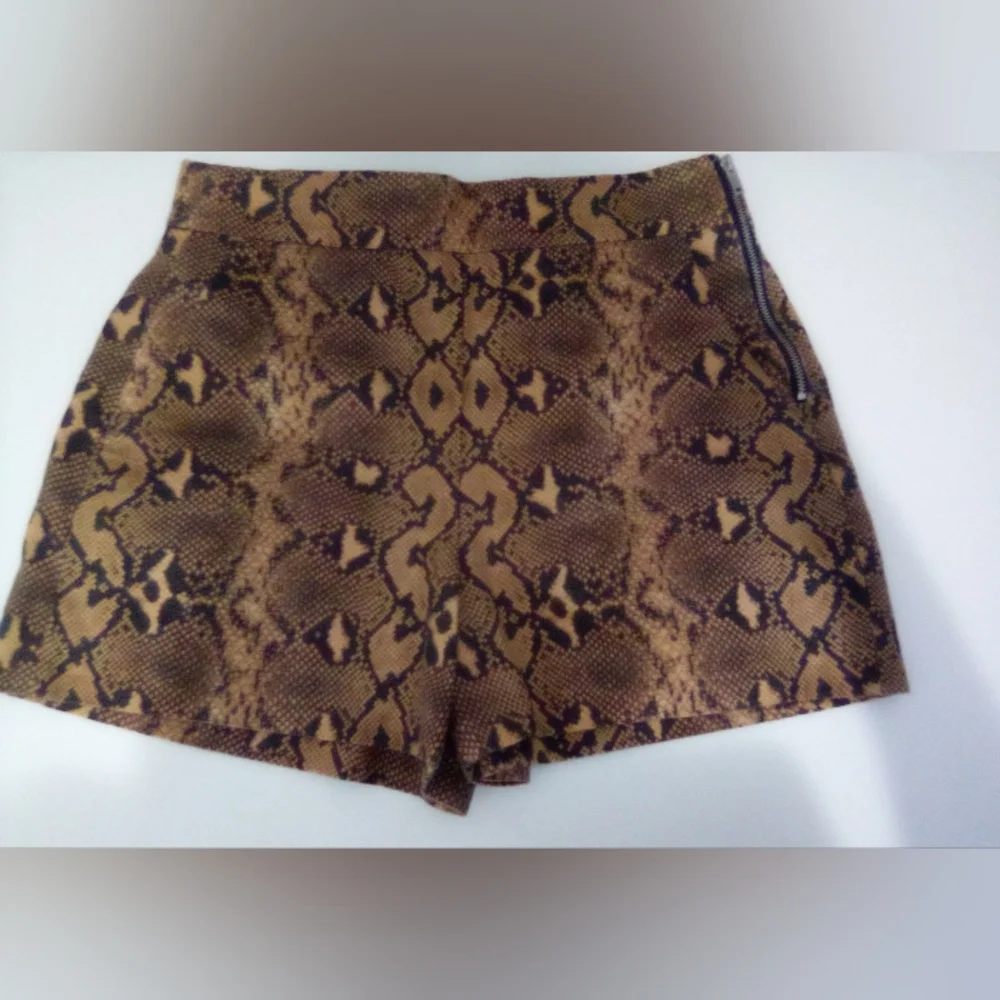 Zara Woman Animal Print 100% Cotton Short Size S